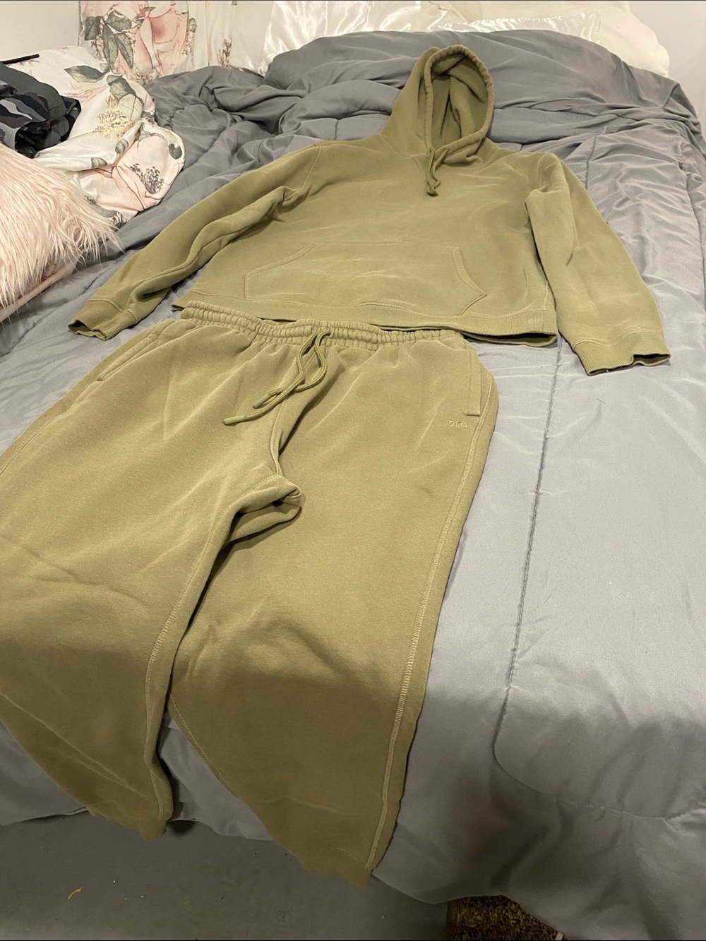 This is a set  DSG Olive Green sweatsuit and a size XL for men